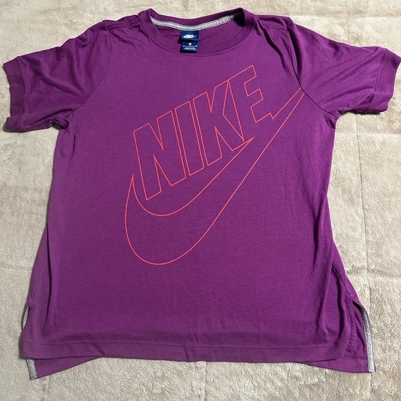 Nike Tops - Nike T-shirt Women’s Size Medium Purple Pink